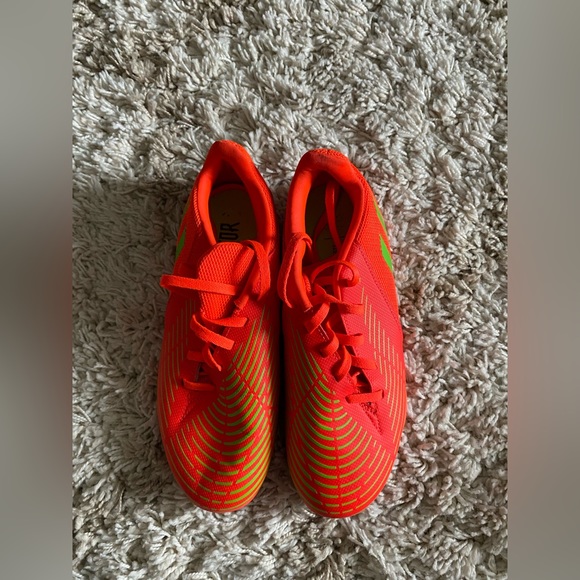 Adidas Predator runners - Picture 1 of 3